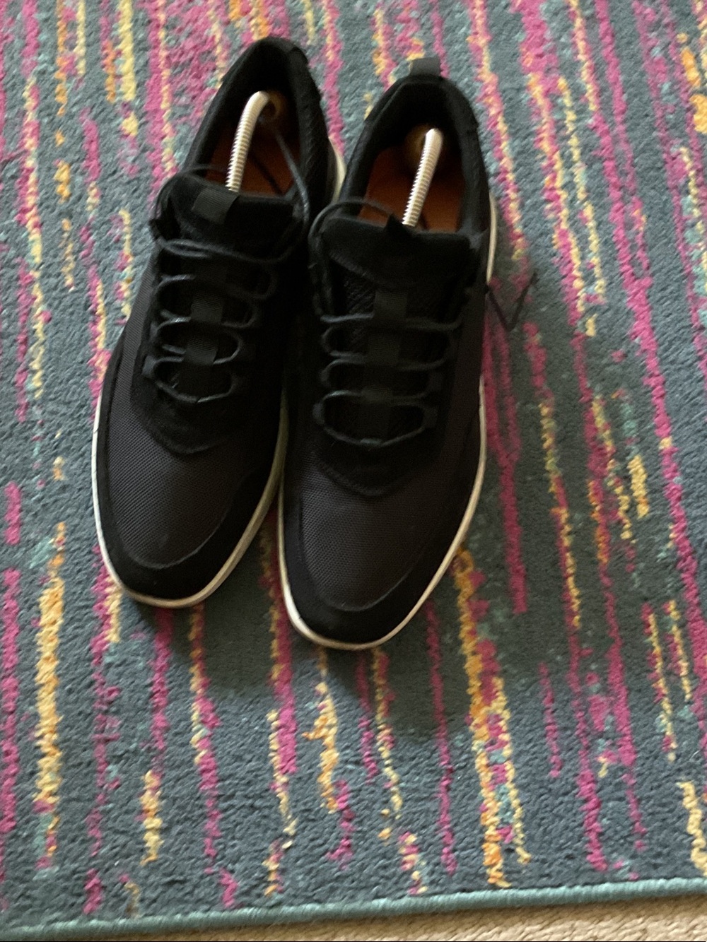 Men's Black Low-Top Athletic Sneakers
